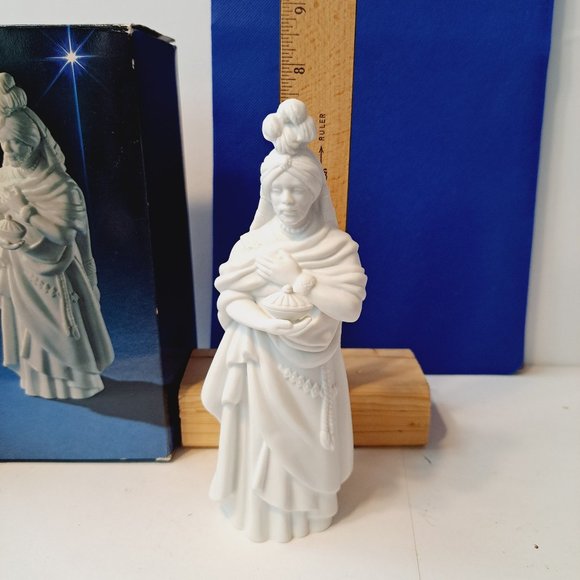 Avon Nativity Collectibles The Magi Kaspar 1982 Porcelain Figurine - Picture 5 of 15